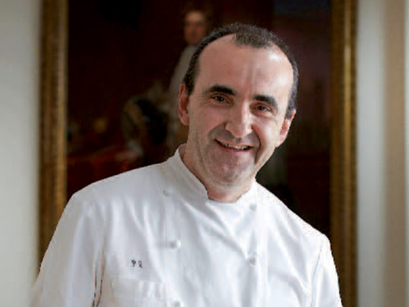 Tudor Hall - Σωτήρης Ευαγγέλου