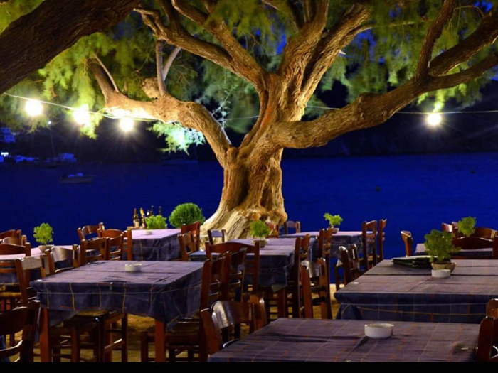 Η ταβέρνα του Μανώλη