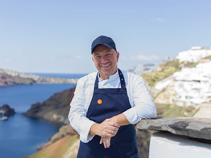 Botrini’s Santorini - Χρυσοί Σκούφοι