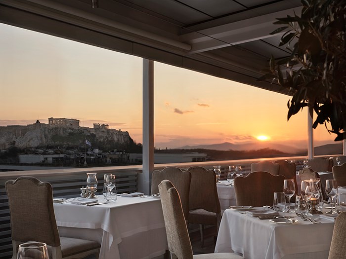 Tudor Hall  - Χρυσοί Σκούφοι