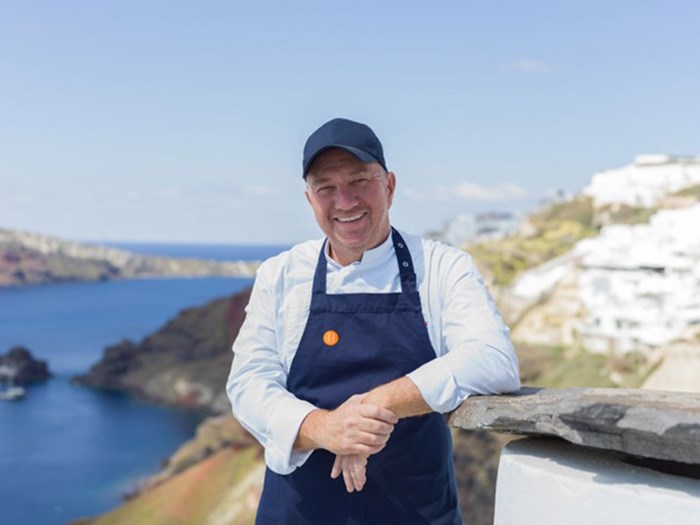 Botrini’s Santorini - Χρυσοί Σκούφοι