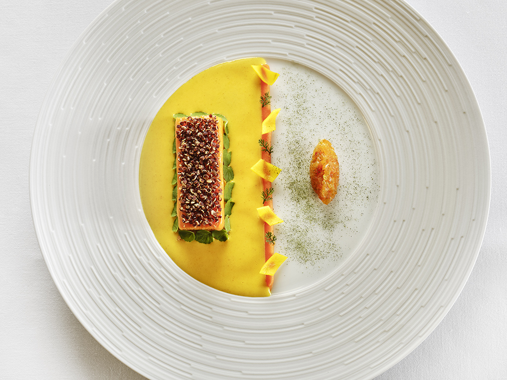 Tudor Hall  - Χρυσοί Σκούφοι