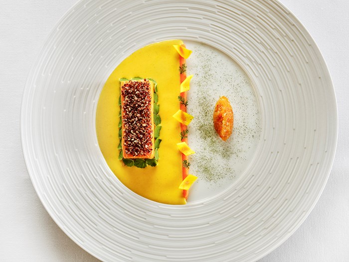 Tudor Hall  - Χρυσοί Σκούφοι