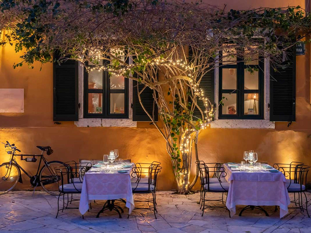 Βενετσιάνικο Πηγάδι - Χρυσοί Σκούφοι