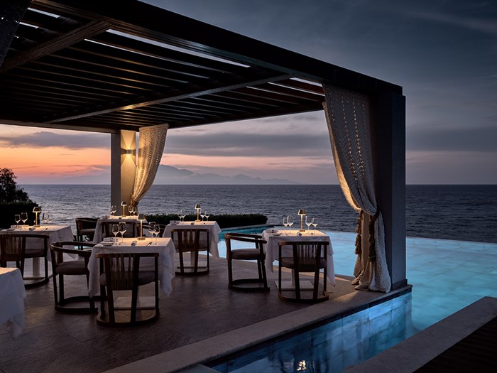 Melia - Χρυσοί Σκούφοι