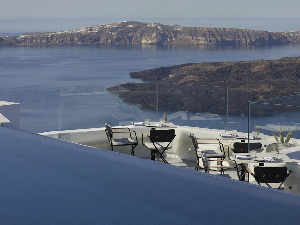 Varoulko Santorini - Χρυσοί Σκούφοι