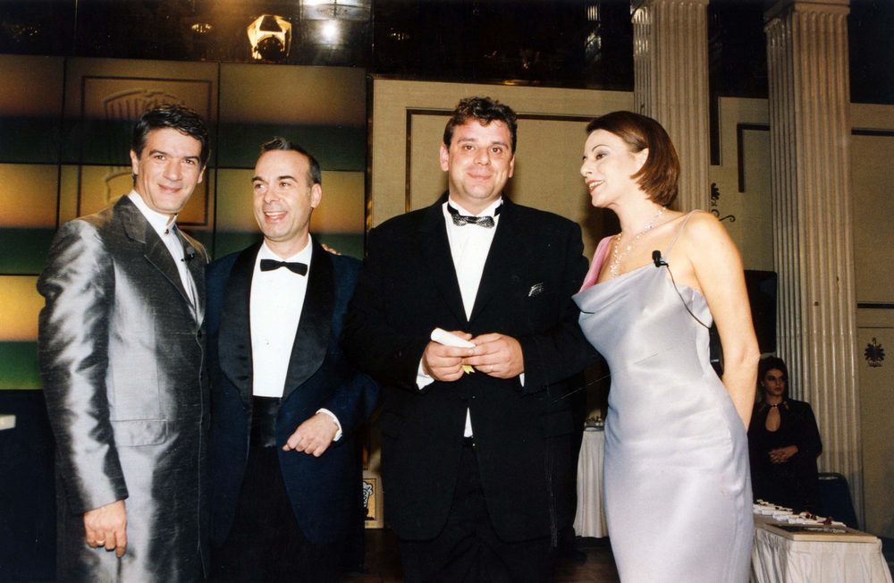 Ο πιο ταλαντούχος πρωτοεμφανιζόμενος chef του 2000 είναι ο Γιάννης Γκελντής. Το βραβείο απονέμουν οι Φίλιππος Σοφιανός, Φώτης Σεργουλόπουλος και η Ρίκα Βαγιάννη.