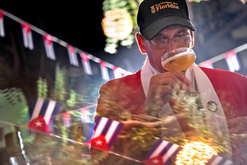 ο θρυλικός bartender του εμβληματικού El Floridita Alejandro Bolivar 