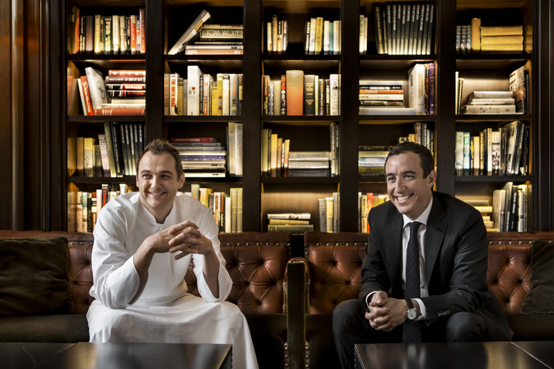 ο σέφ Daniel Humm και ο Will Guidara  του «Eleven Madison» - Χρυσοί Σκούφοι