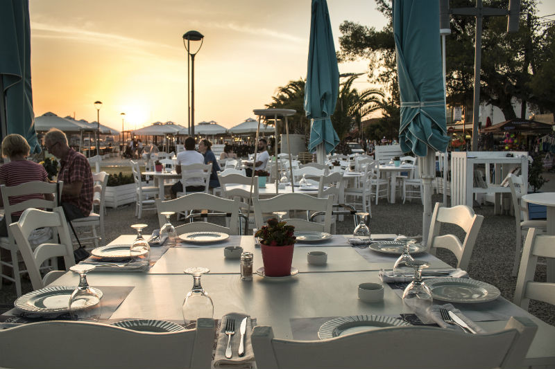 «Γράδα Blue», δυνατή σεζόν για το θαλασσινό εστιατόριο της Νικήτης - Χρυσοί Σκούφοι