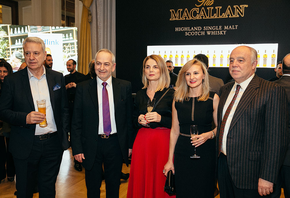 Ο οινοποιός Βαγγέλης Γεροβασιλείου, ο Αλκιβιάδης Σωτηρίου, General Manager του «Makedonia Palace», η Σόνια Γεροβασιλείου και ο Γιώργος Ολύμπιος με την σύζυγο του Δέσποινα.
