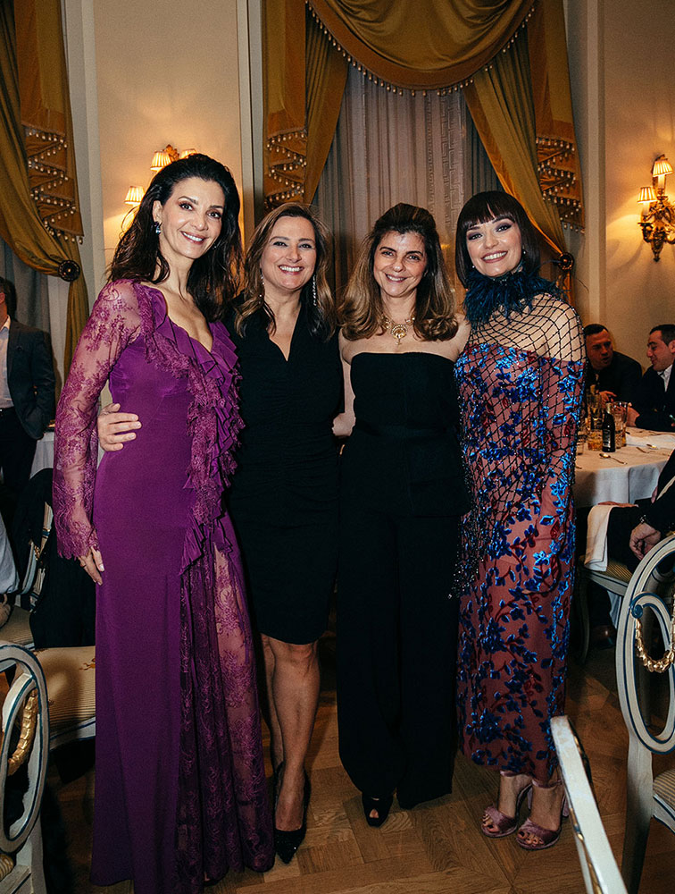 Η Κατερίνα Λέχου, η Ελένη Μιχοπούλου, γενική διευθύντρια της Συνέργεια Α.Ε., αποκλειστικής αντιπροσώπου στην Ελλάδα της Nespresso Professional, η Χάρις Μαρκάκη, Marketing manager της Cardlink, και η Κατερίνα Μισιχρόνη.
