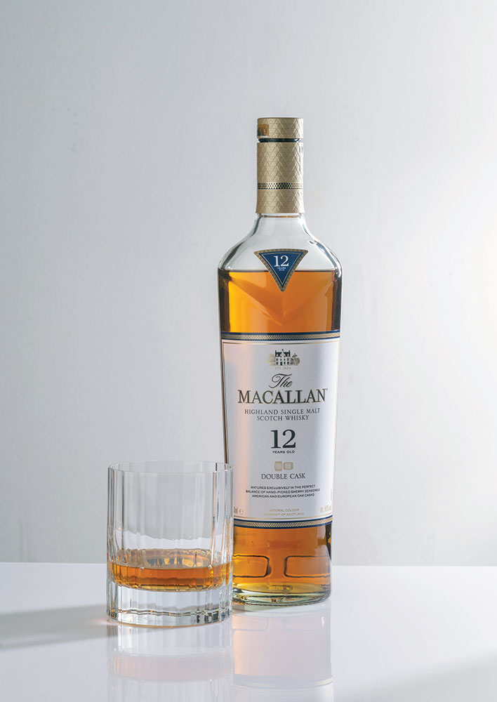 Ένα από τα πιο καλά ουίσκι στον κόσμο, το Macallan Double Cask 12 y.o., συνόδευσε την τριπλέτα των επιδορπίων.