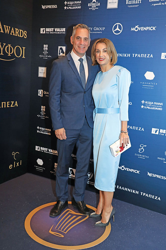 O Νικόλας Παπαδόπουλος, πρόεδρος του Δημοκρατικού Κόμματος, με τη σύζυγό του Γιώτα Παπαδοπούλου. 