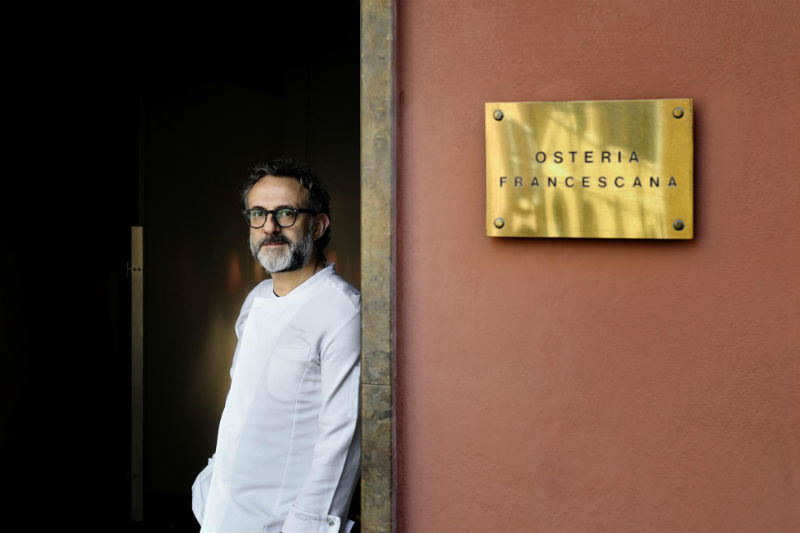 O Massimo Bottura μαγειρεύει σπίτι του και ρίχνει το instagram - Χρυσοί Σκούφοι