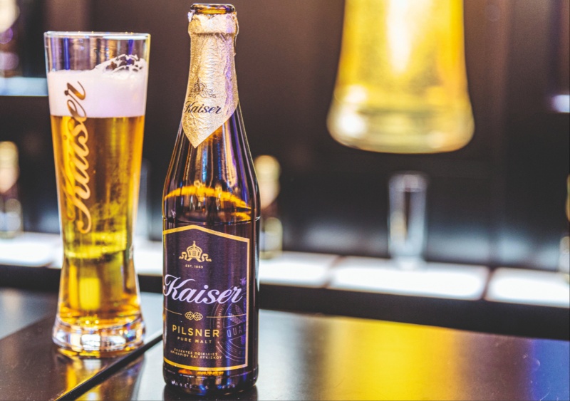 Τις δημιουργίες των σεφ συνόδευσε η ευέλικτη μπίρα Kaiser Pilsner με δυνατό ατού της τη χαρακτηριστική πικράδα της.