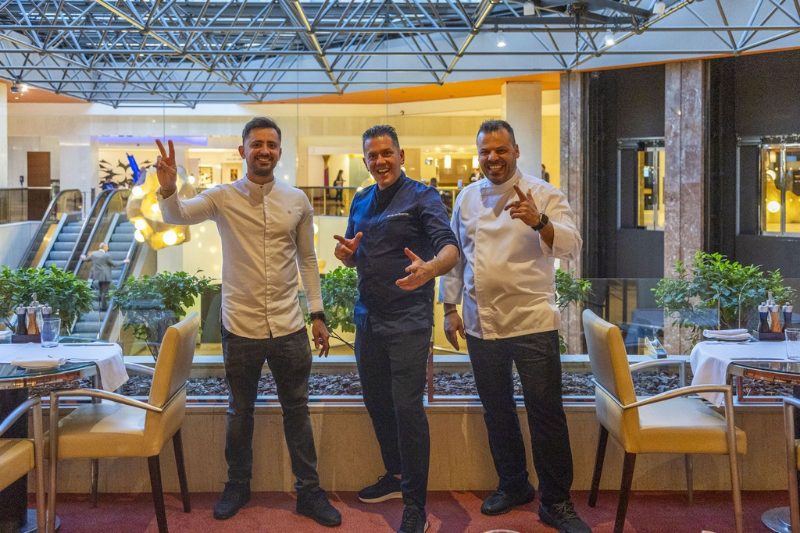 Παύλος Κυριάκης, Jacob Jan Boerma και ο executive chef του Intercontinental, ενορχήστρωσαν τις γεύσεις του μενού - Χρυσοί Σκούφοι
