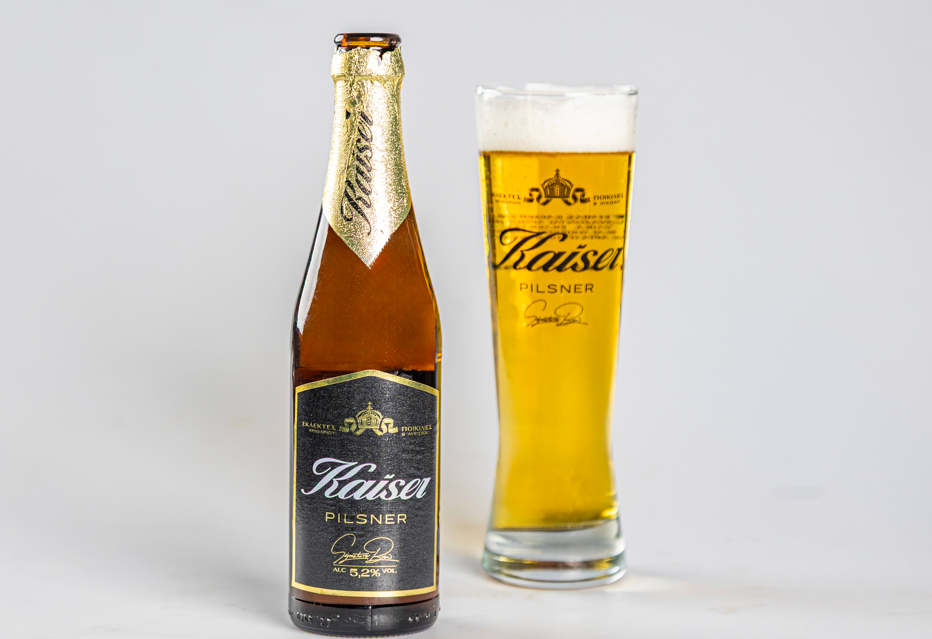 Kaiser Pilsner: Η μπύρα που συνόδευσε το δείπνο των Χρυσών Σκούφων - Χρυσοί Σκούφοι